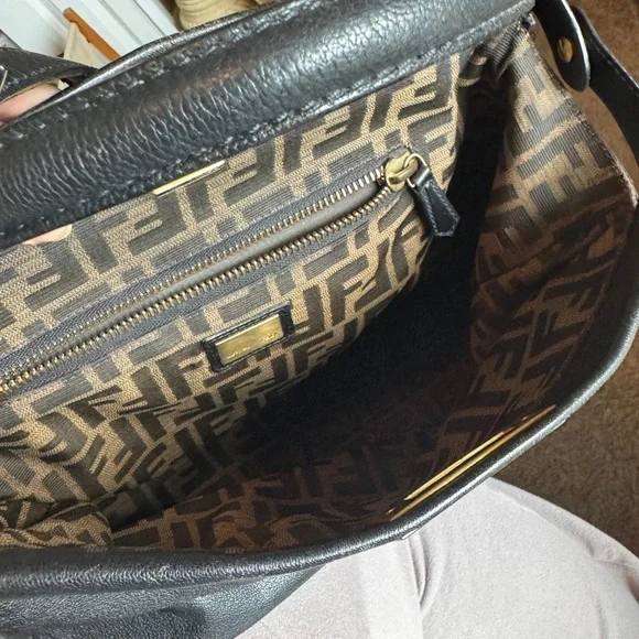 Fendi Peekaboo Large Bag in Black and Zucca Monogram Lining - Picture 5 of 11